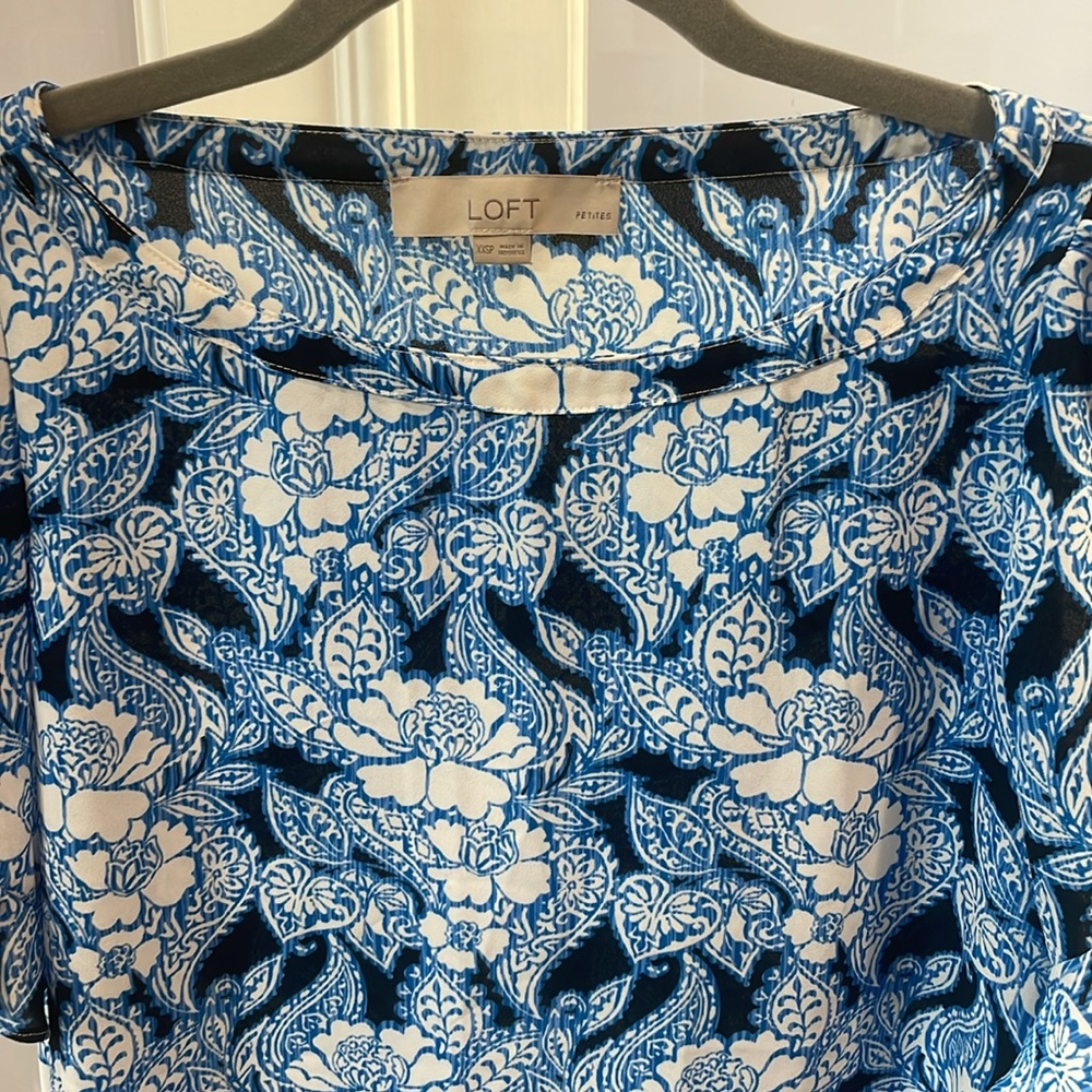 LOFT Women's Blue Floral Top - Picture 2 of 3